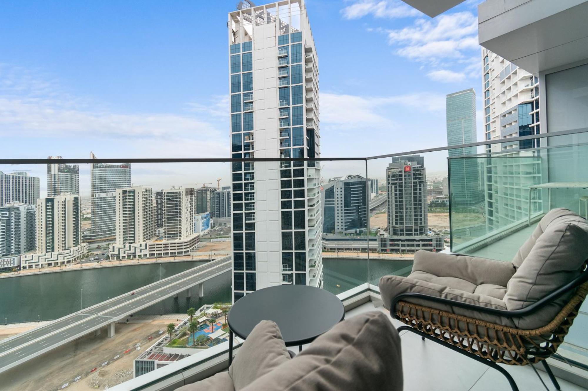 Waves - Chic High-floor Retreat With Canal Views Apartment