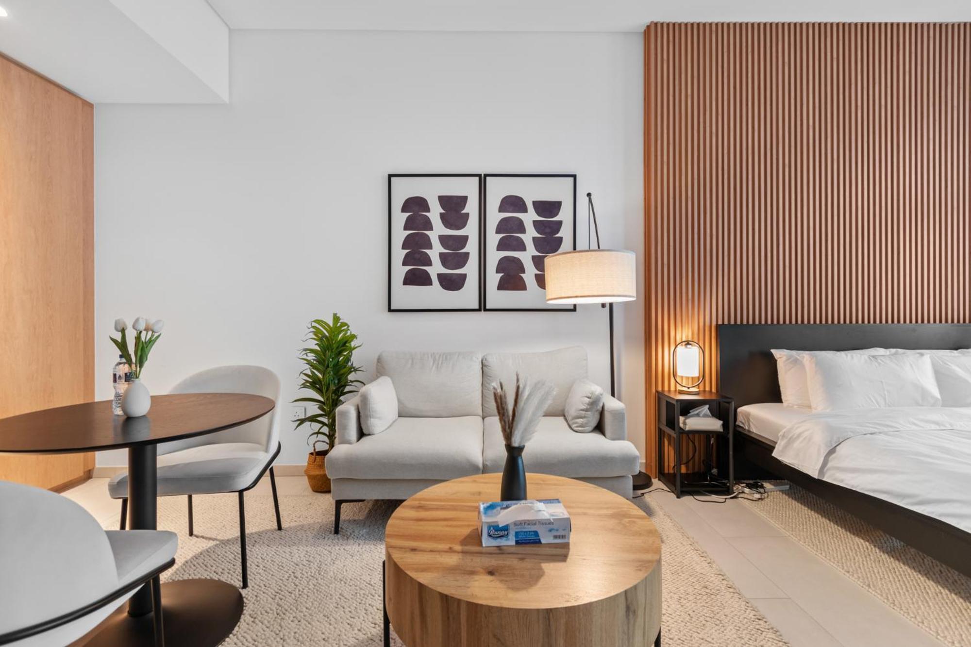Apartment Waves - Chic High-floor Retreat With Canal Views Dubai