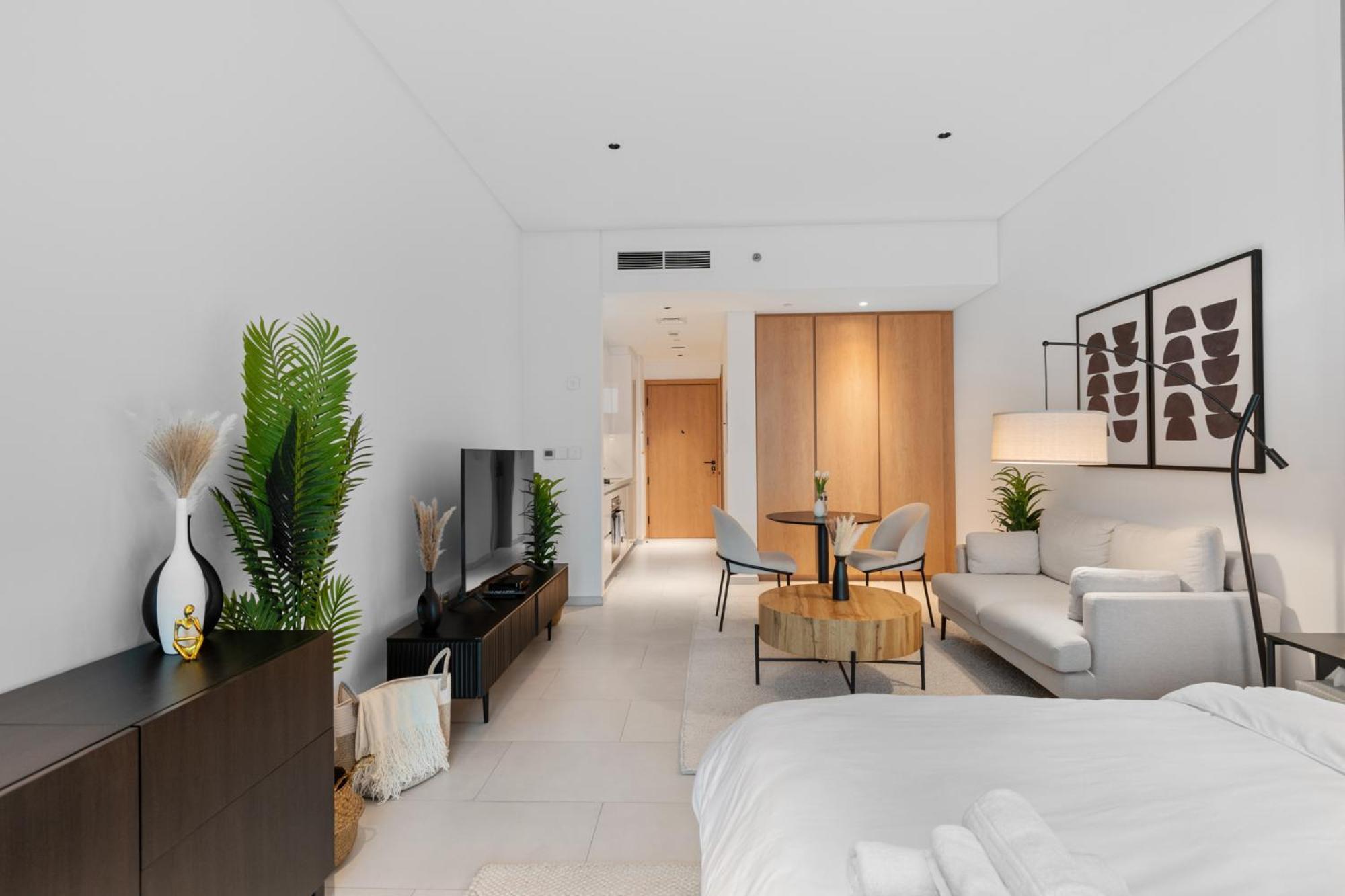 Waves - Chic High-floor Retreat With Canal Views *