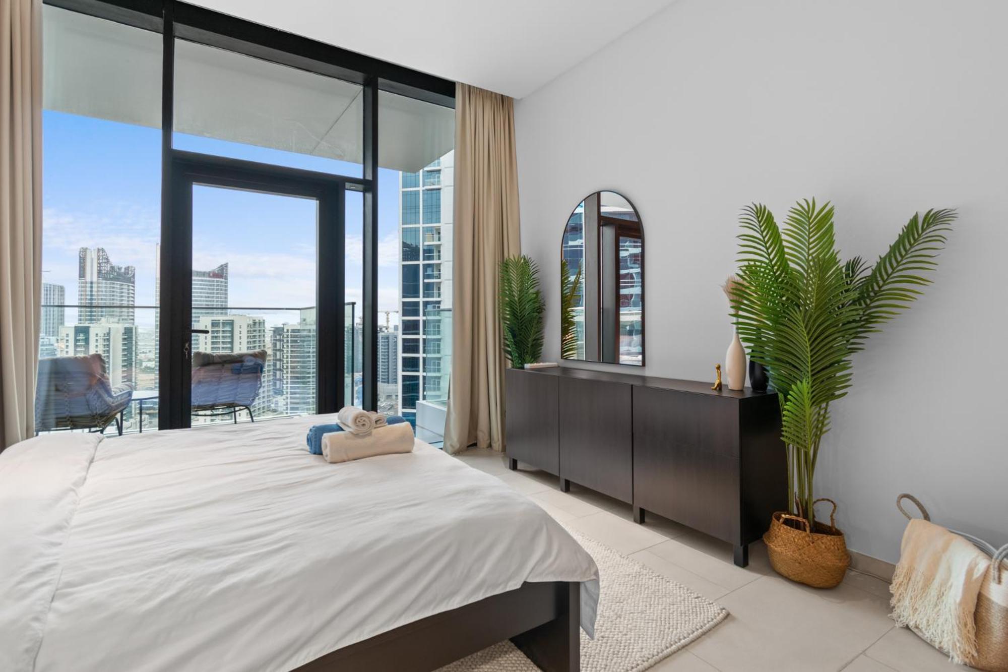 Apartment Waves - Chic High-floor Retreat With Canal Views *