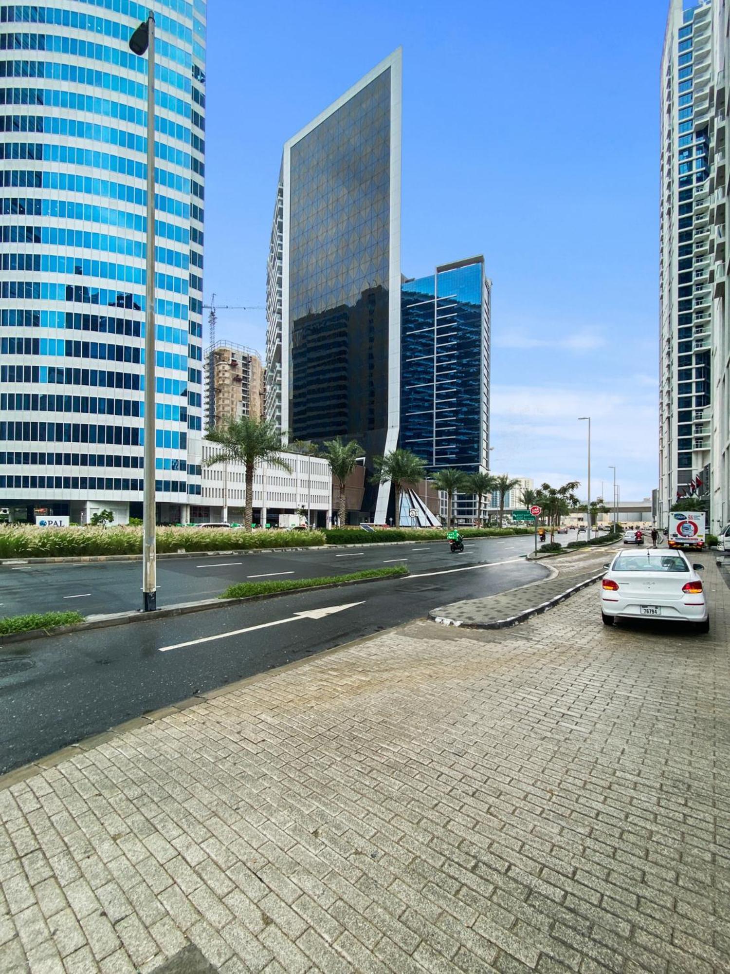 Waves - Chic High-floor Retreat With Canal Views * Dubai