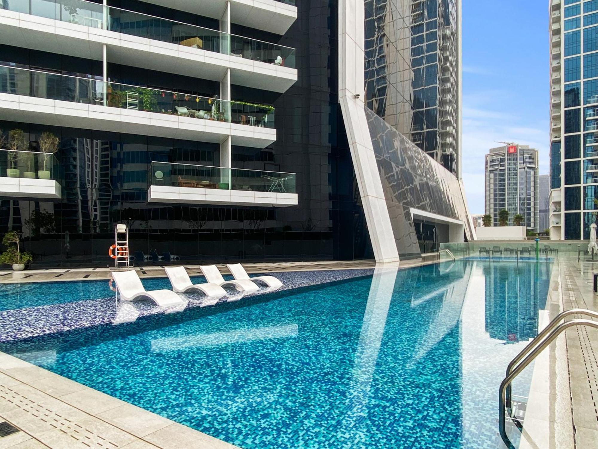 Waves - Chic High-floor Retreat With Canal Views Apartment