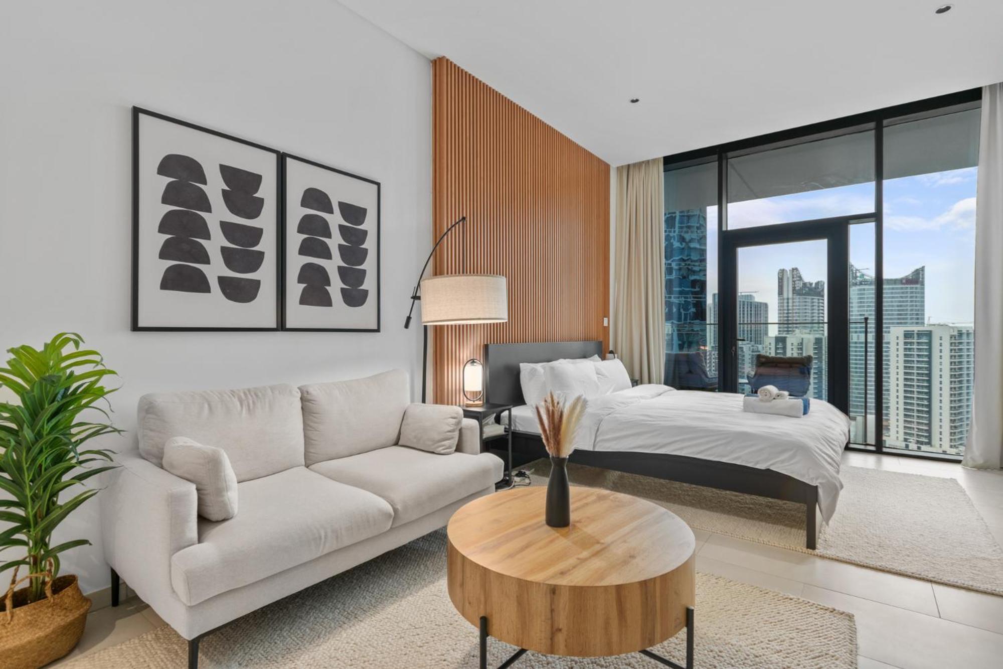 Waves - Chic High-floor Retreat With Canal Views *