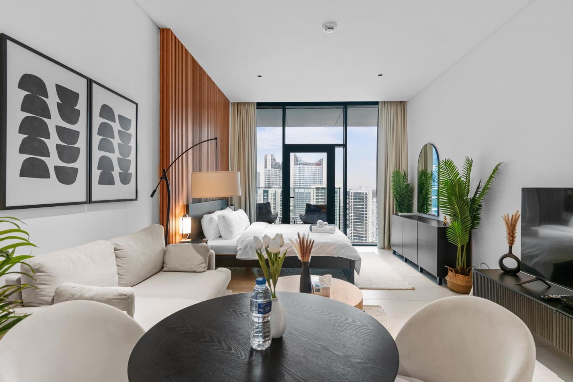 Waves - Chic High-floor Retreat With Canal Views *