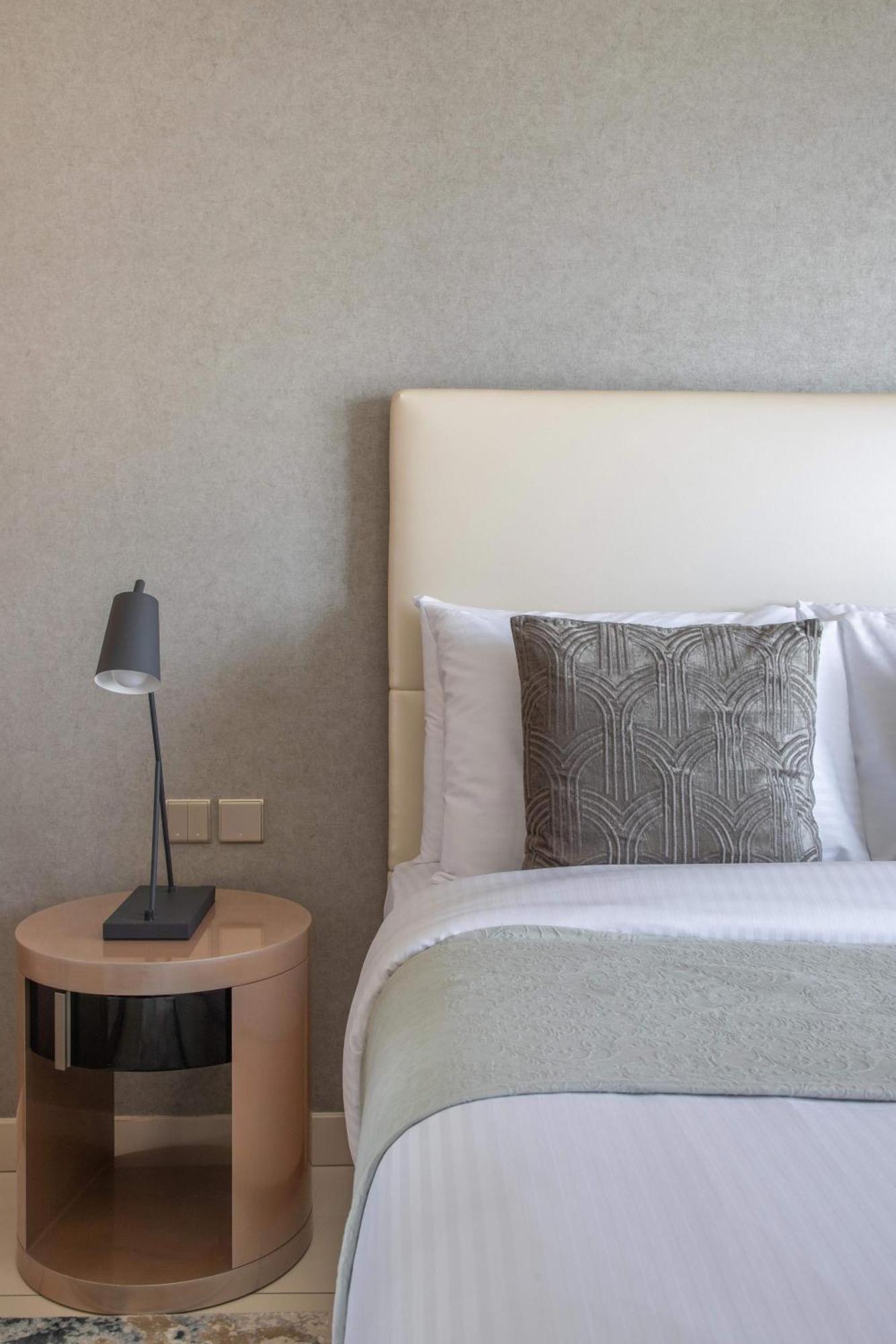 Frank Porter - Damac Paramount Apartment *