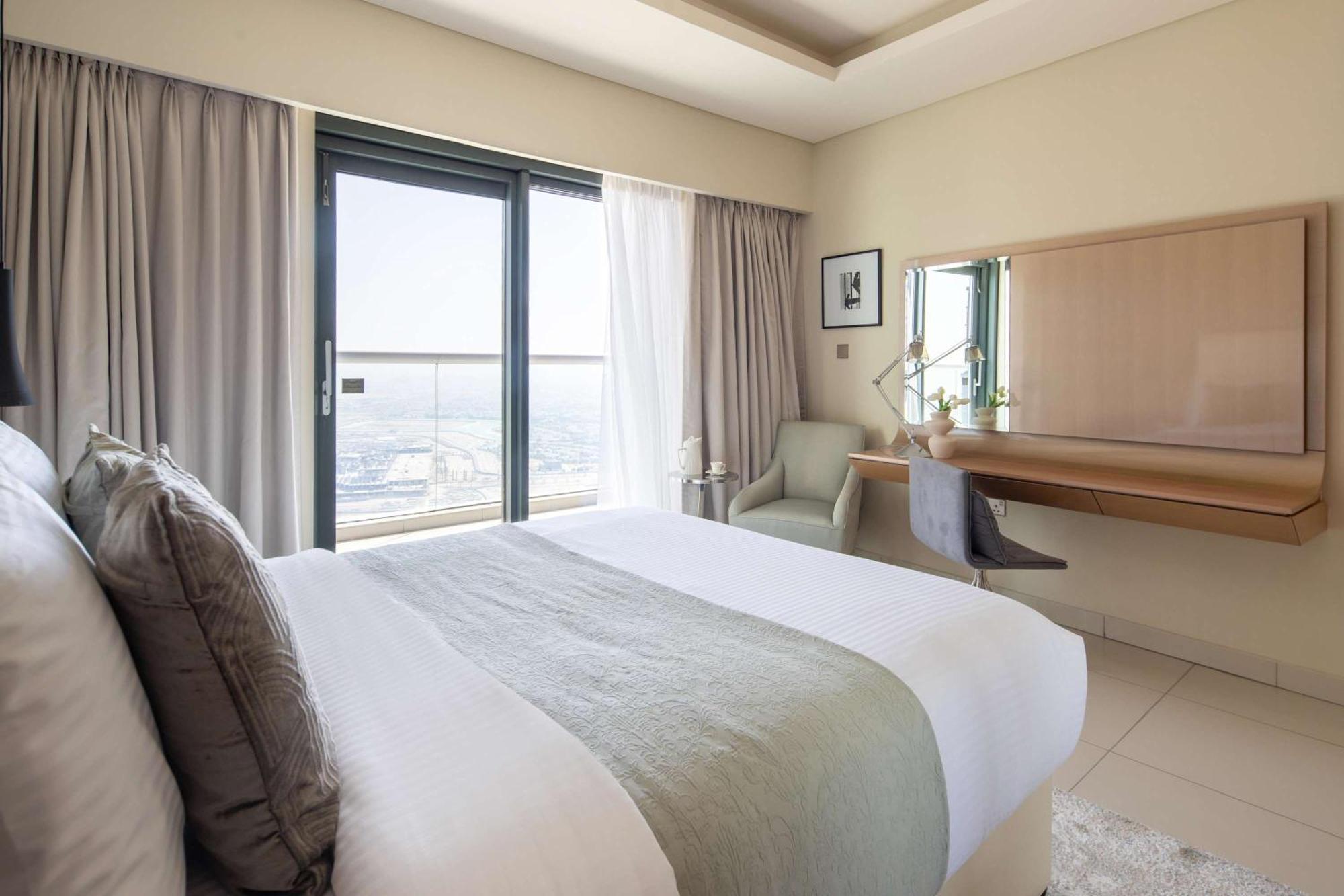 Frank Porter - Damac Paramount Apartment