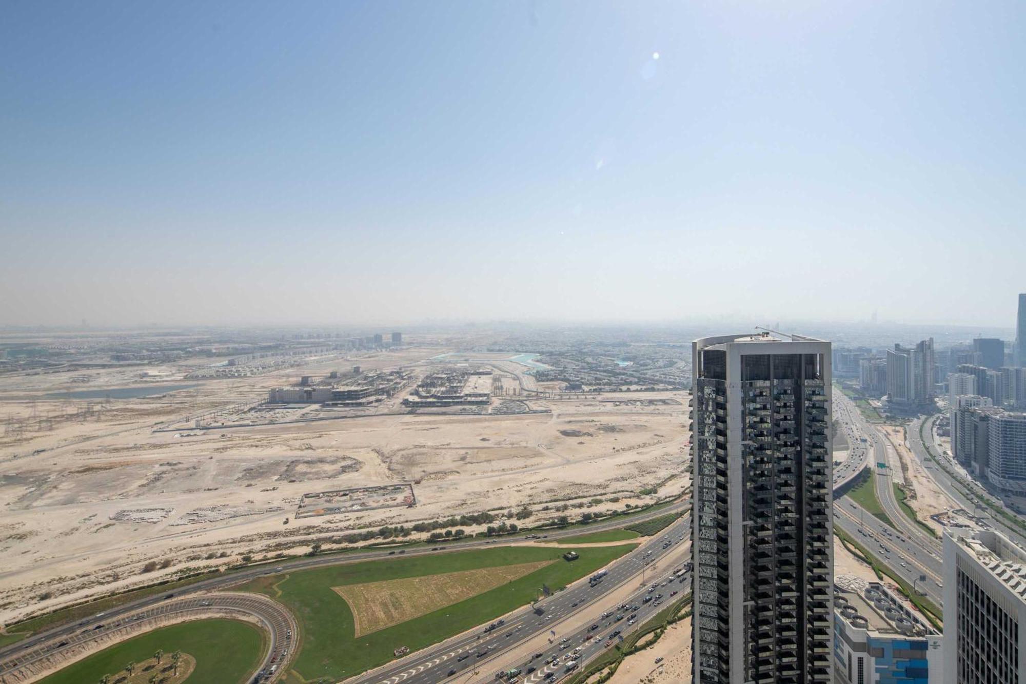 Frank Porter - Damac Paramount Apartment *