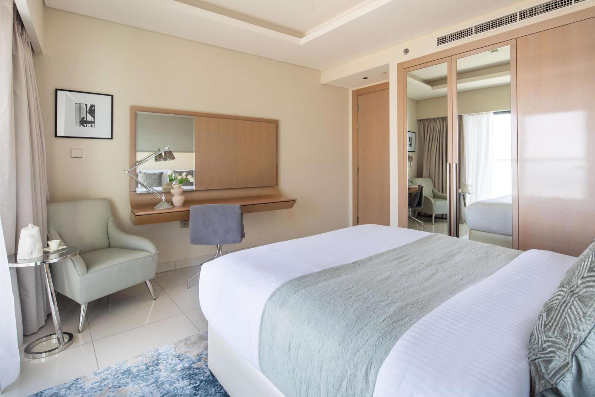 Frank Porter - Damac Paramount Apartment