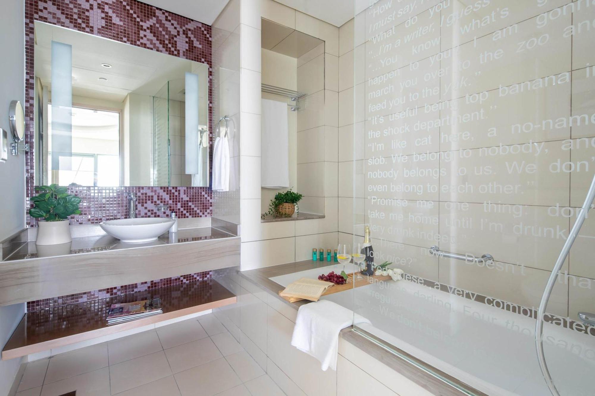 Frank Porter - Damac Paramount Apartment *