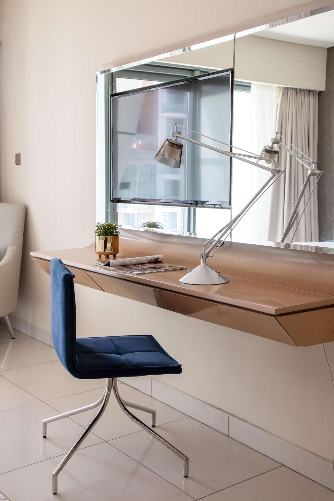 Frank Porter - Damac Paramount Apartment Dubai