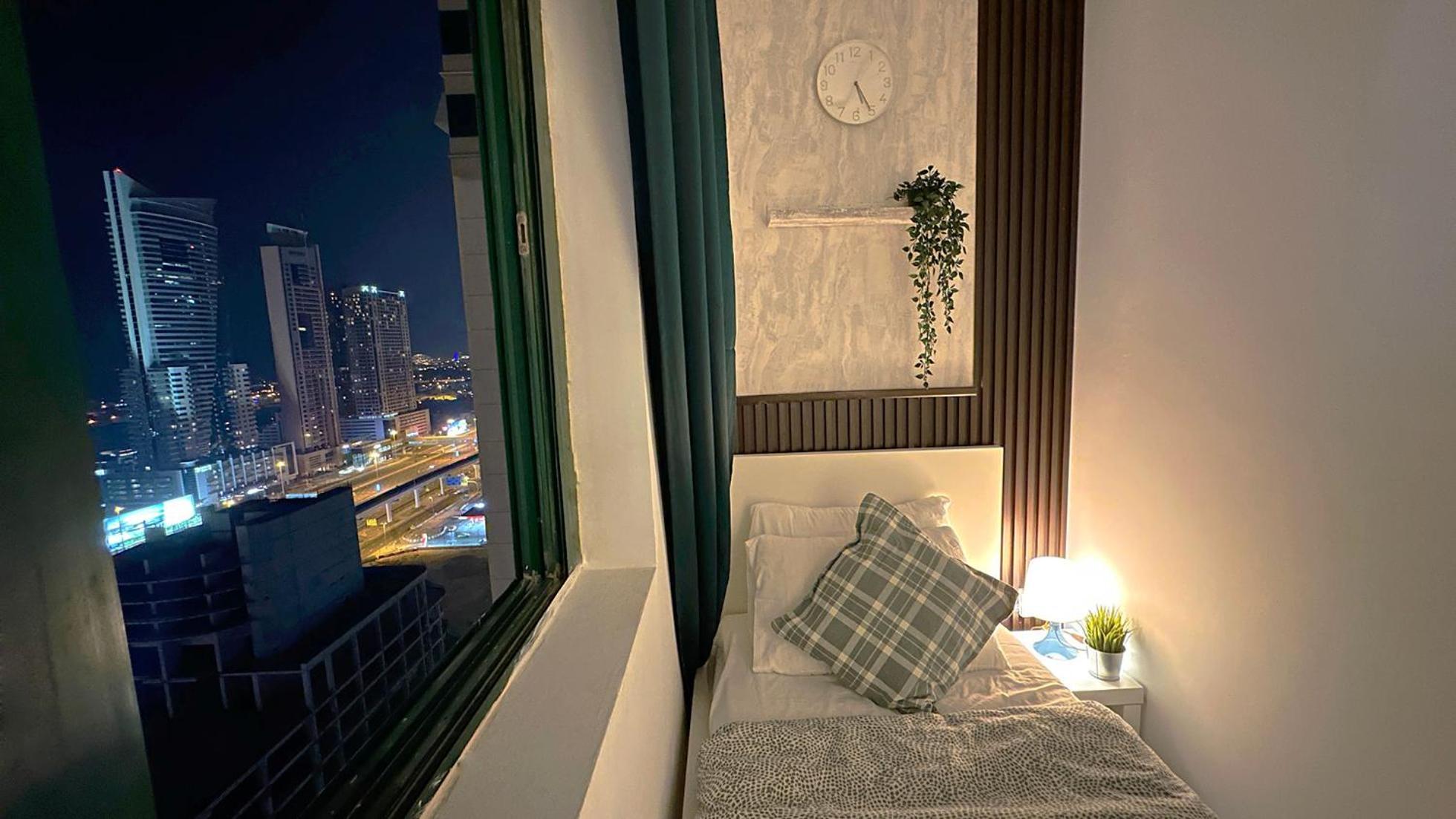 Homestay Metropolis View Partition Near Internet Metro Dubai