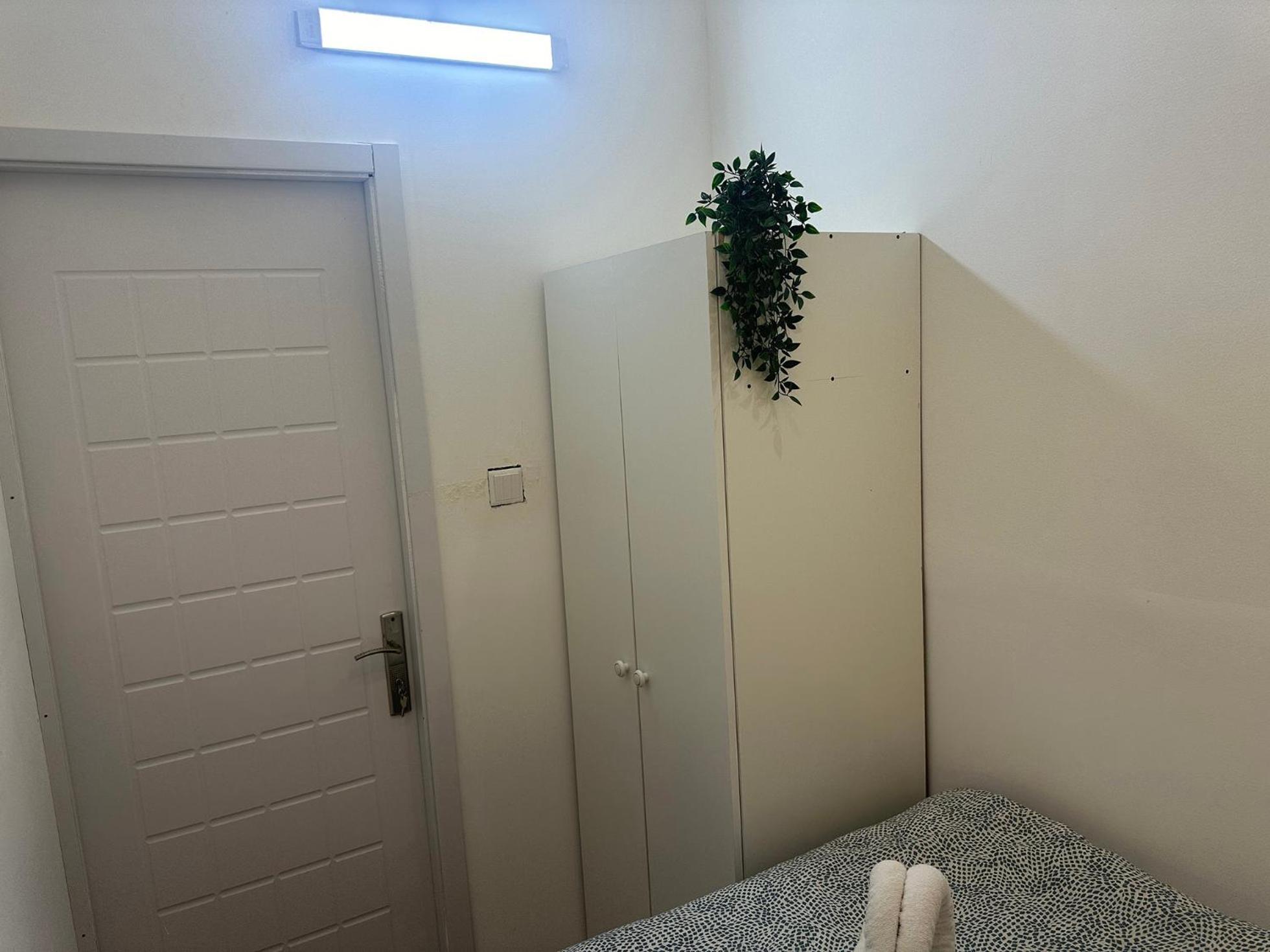 Homestay Quiet Partition In Tecom Barsha Heights Dubai