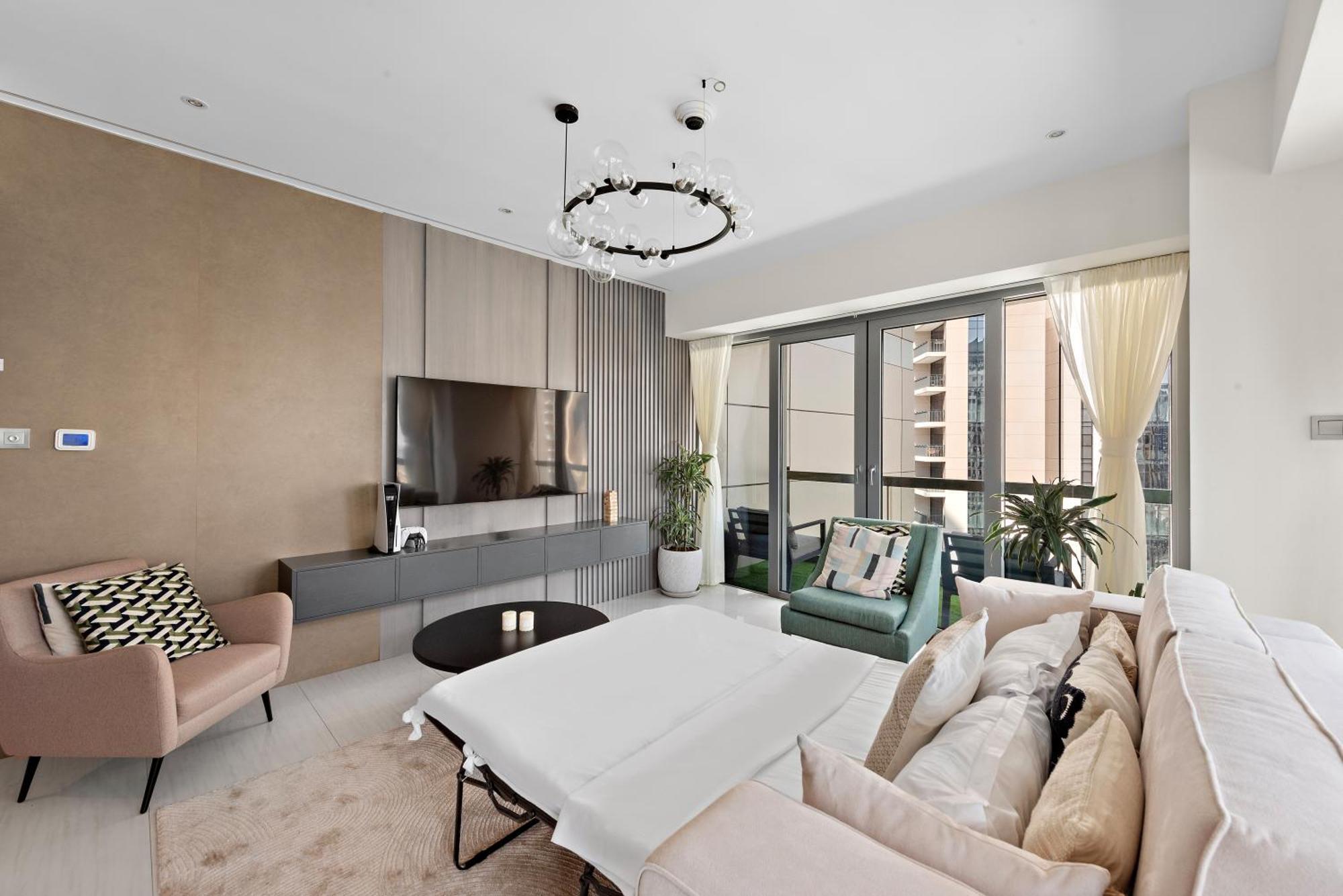 First Class 2br With Full Boulevard View * Dubai