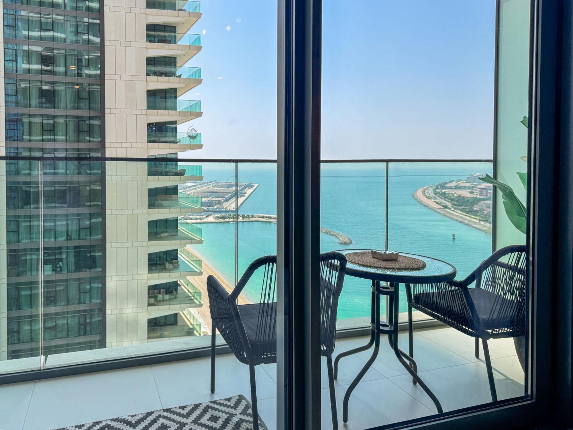 Opulent & Chic - 1 Bedroom - Beachfront Apartment Dubai