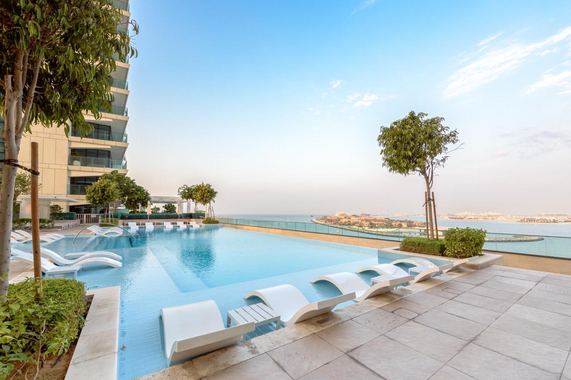 Opulent & Chic - 1 Bedroom - Beachfront Apartment *