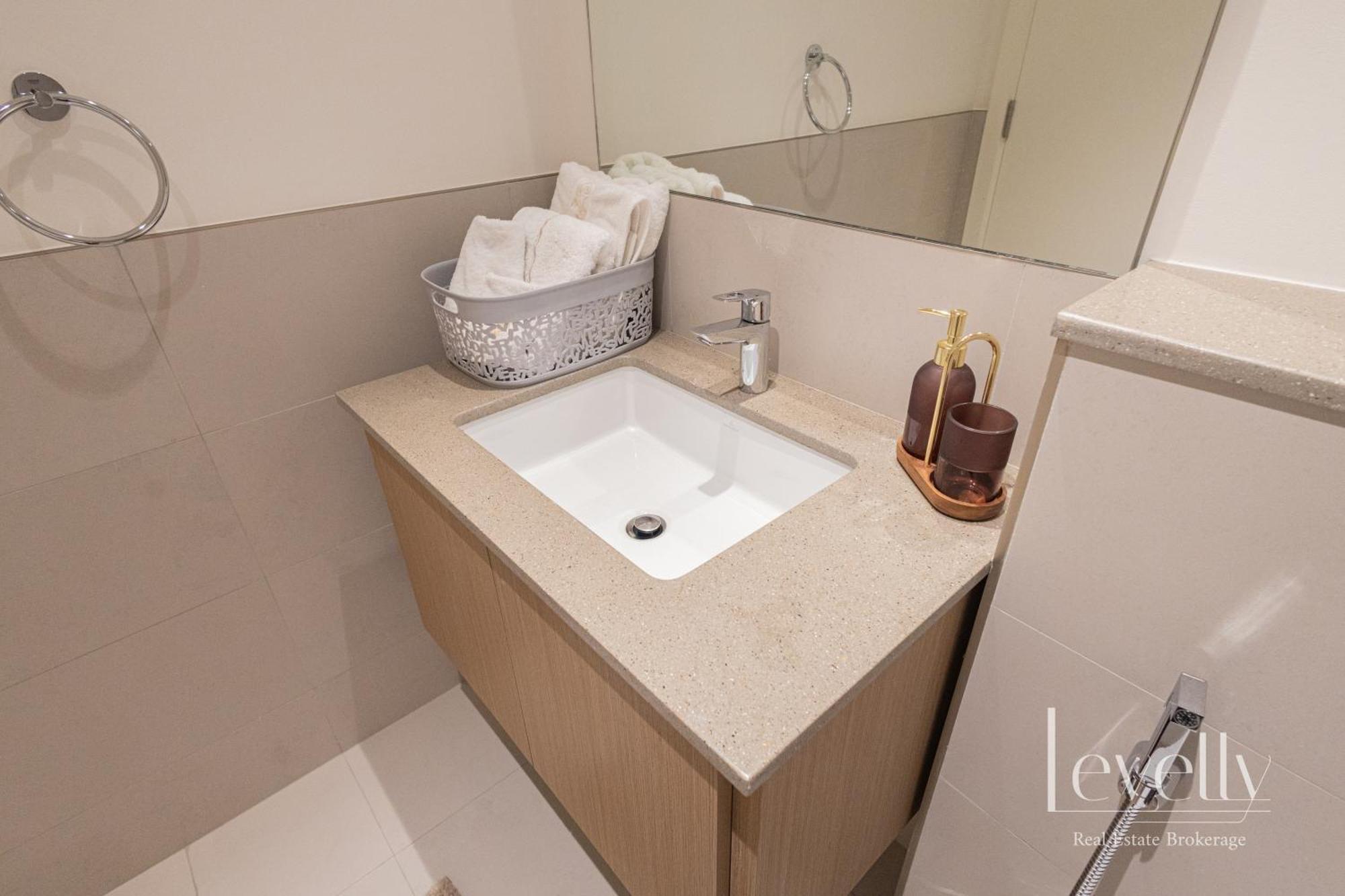 Spacious Modern 2br With Partial Burj Khalifa View