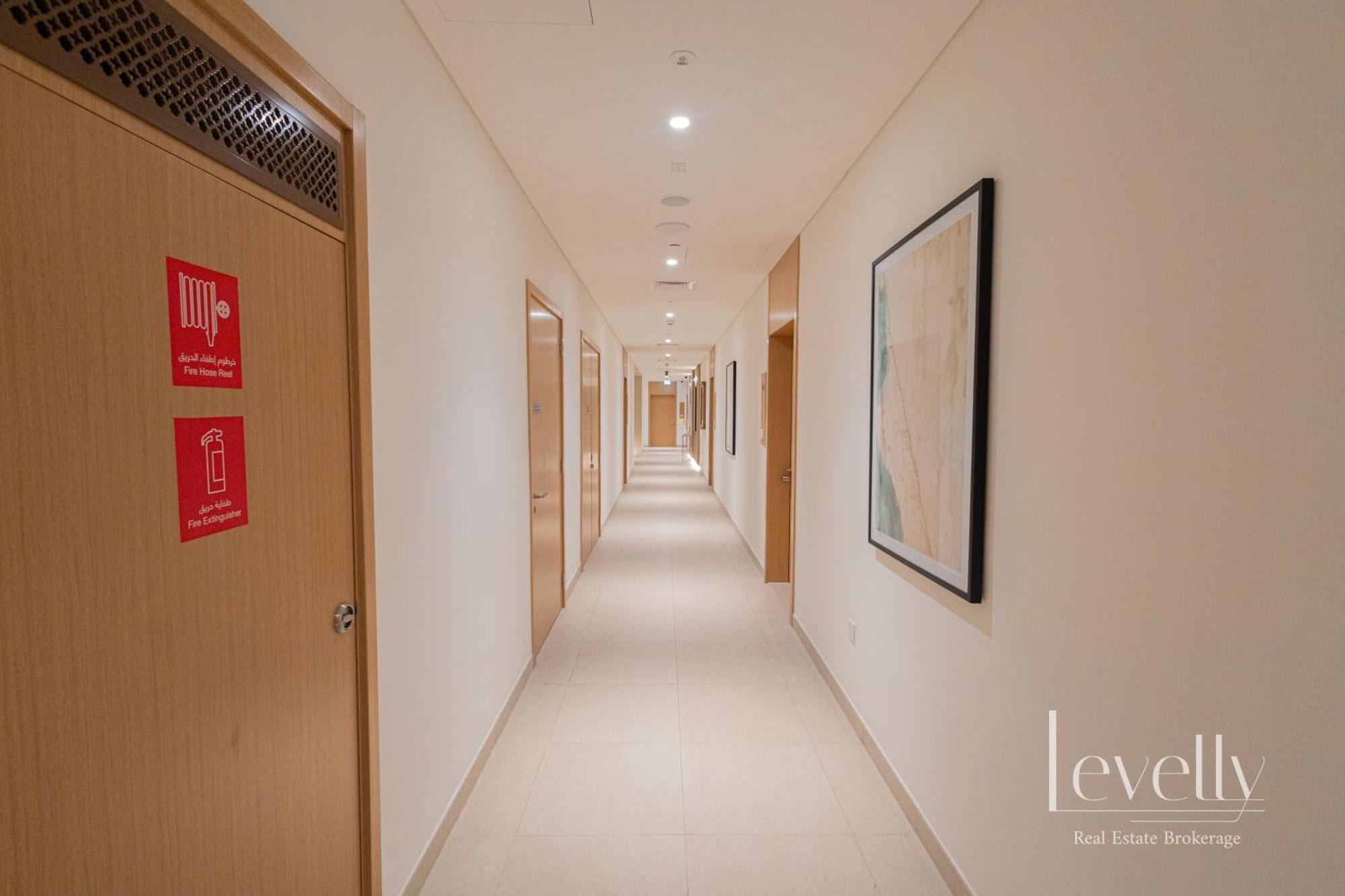 Spacious Modern 2br With Partial Burj Khalifa View Apartment *
