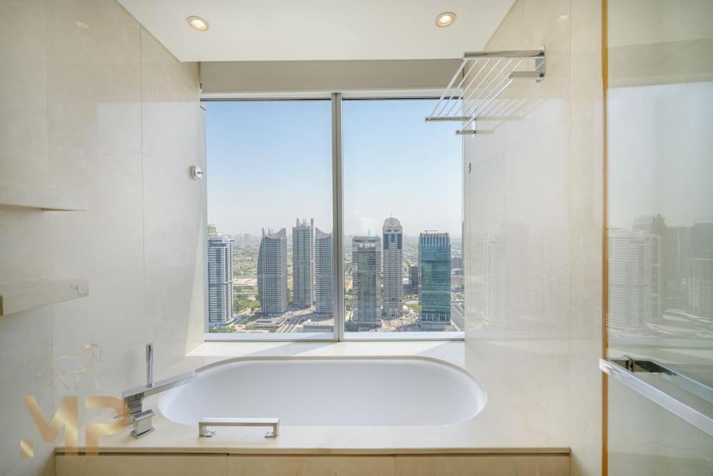 Marco Polo - Chic 1br In Marina Hub, Expansive Balcony *