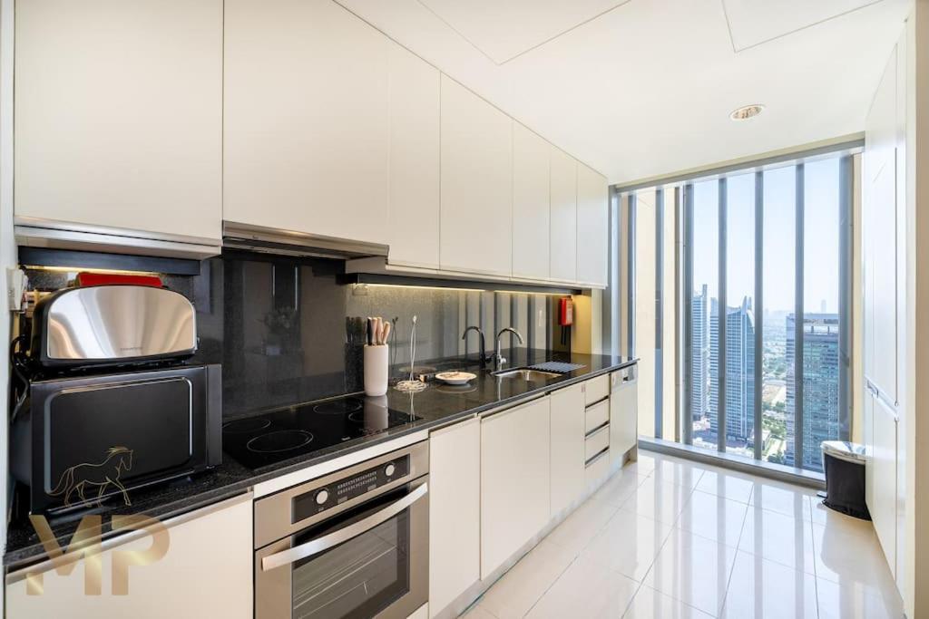 Marco Polo - Chic 1br In Marina Hub, Expansive Balcony Apartment *