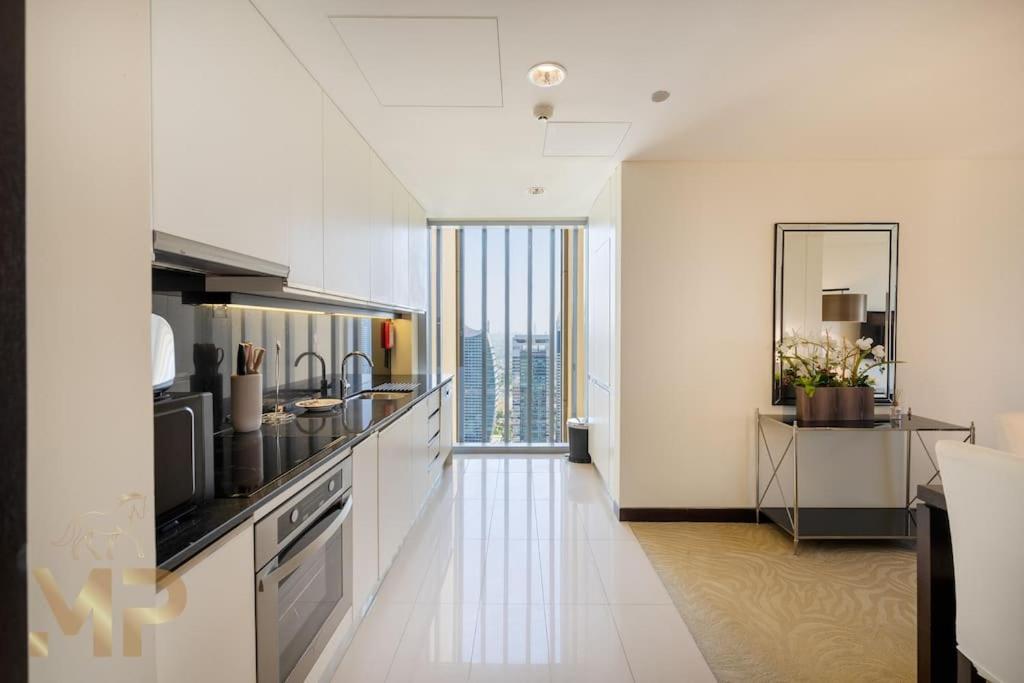Marco Polo - Chic 1br In Marina Hub, Expansive Balcony Apartment Dubai