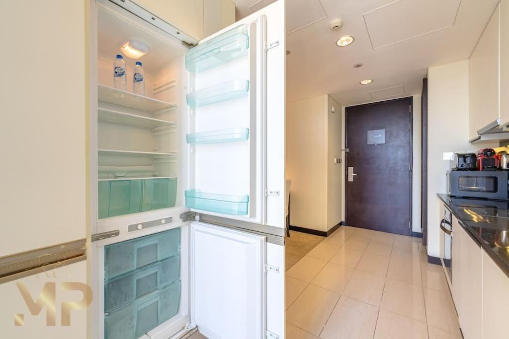Marco Polo - Chic 1br In Marina Hub, Expansive Balcony Apartment *