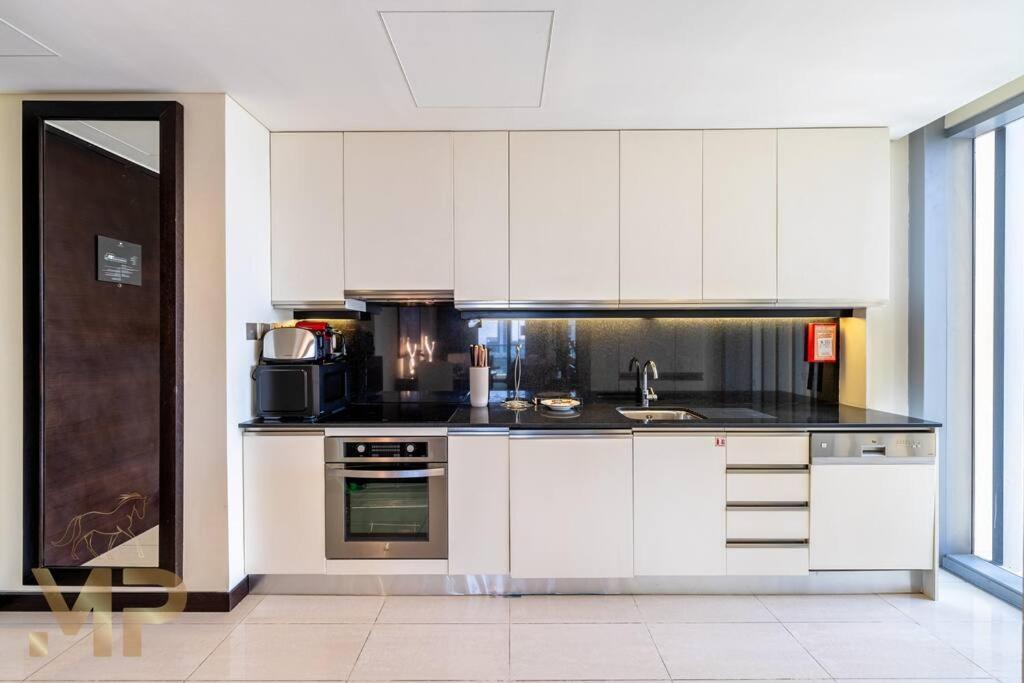 Marco Polo - Chic 1br In Marina Hub, Expansive Balcony Apartment *