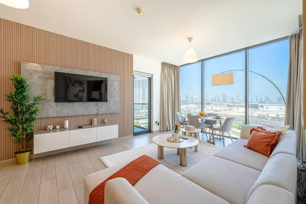 Marco Polo - Stunning 2br With Burj View, Spacious Gym & Pool Apartment *
