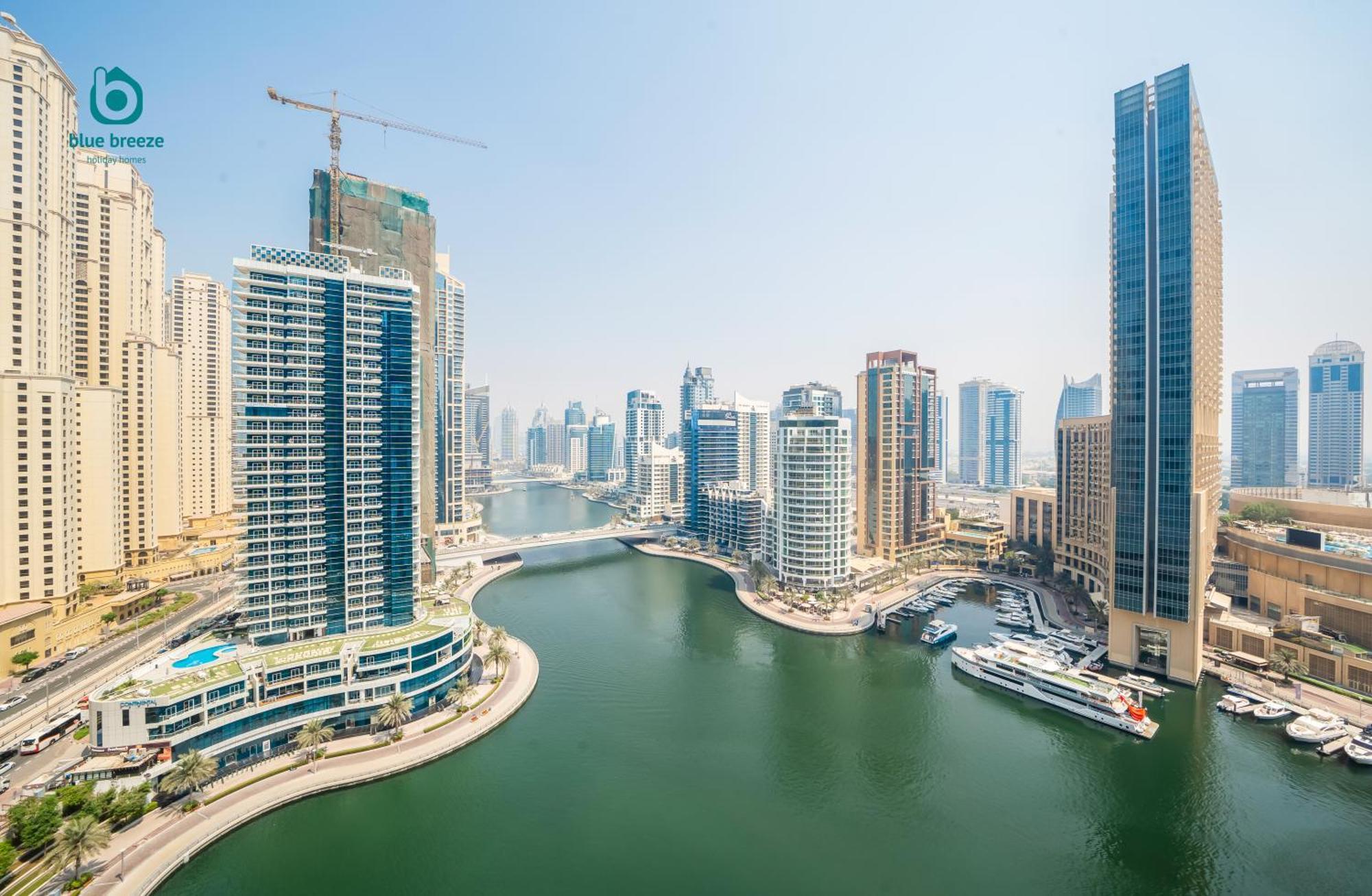 Blue Breeze - Chic Marina Retreat With Balcony And Canal Views Dubai