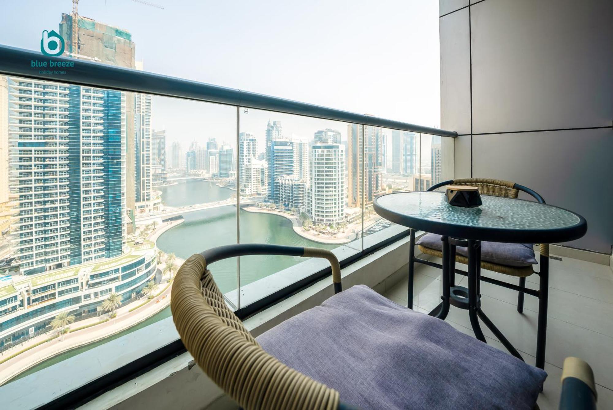 Blue Breeze - Chic Marina Retreat With Balcony And Canal Views Apartment *