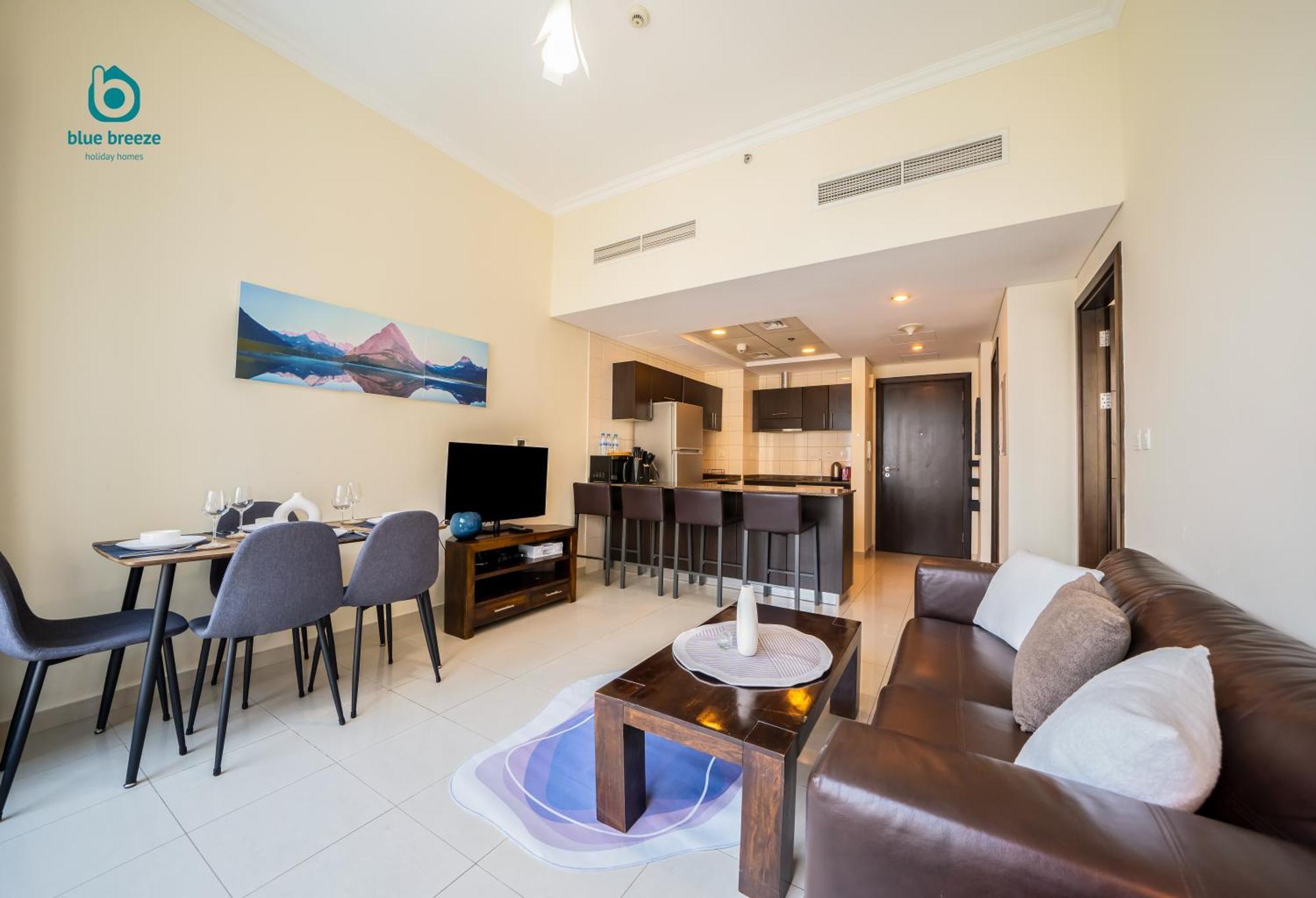 Blue Breeze - Chic Marina Retreat With Balcony And Canal Views Apartment Dubai