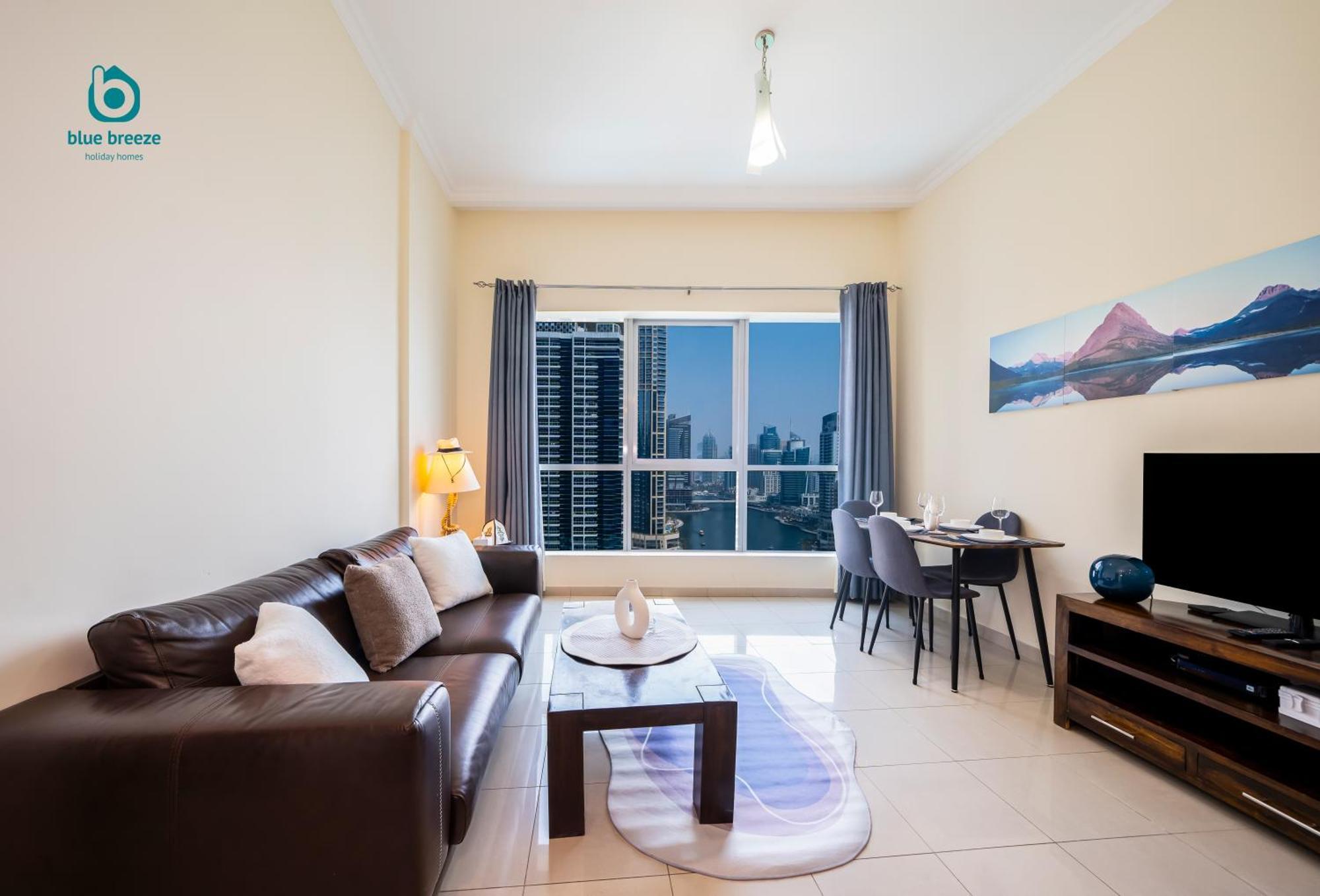 Apartment Blue Breeze - Chic Marina Retreat With Balcony And Canal Views