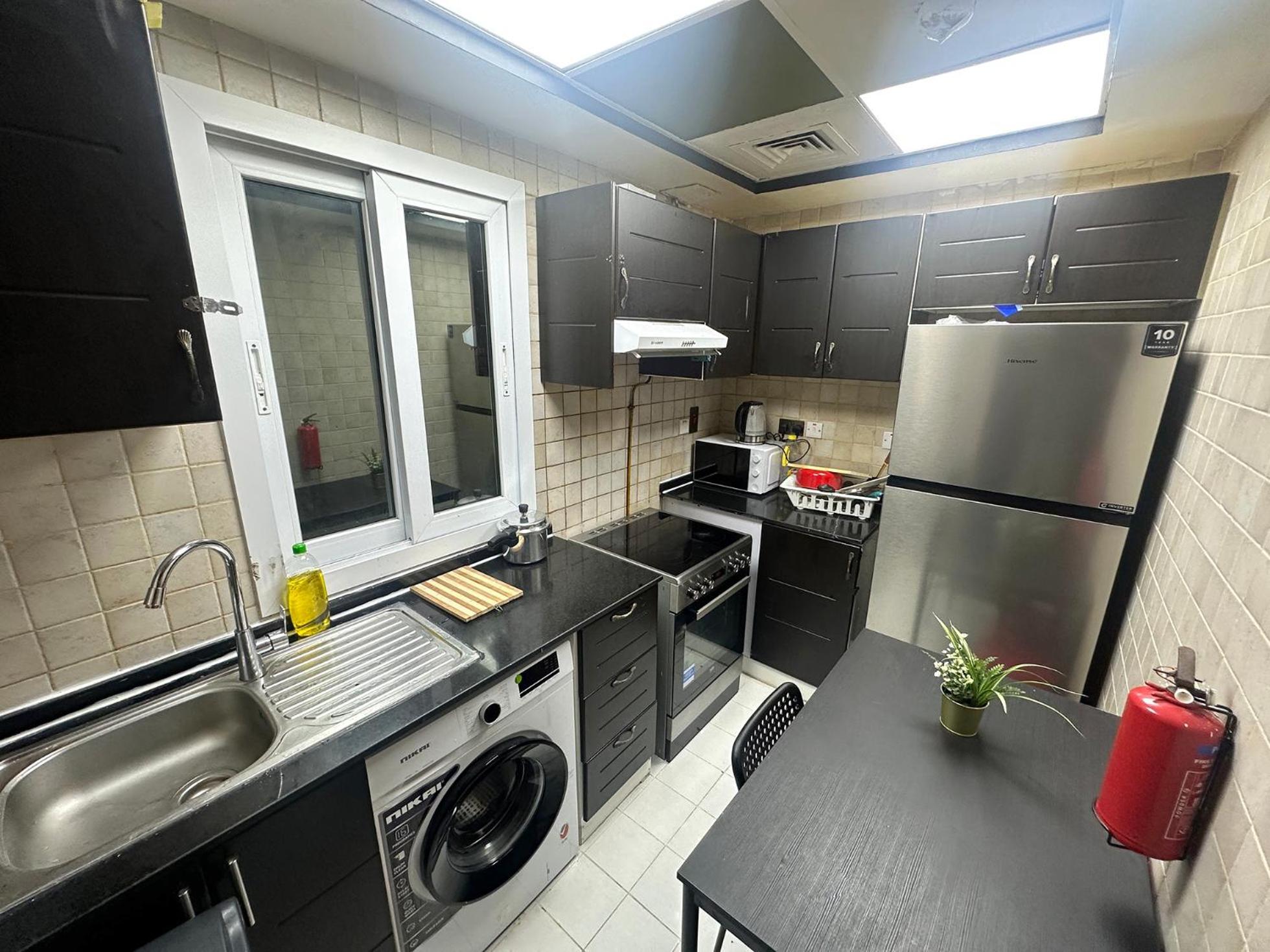 Partition In Al Seef Near Burjuman Metro Homestay *