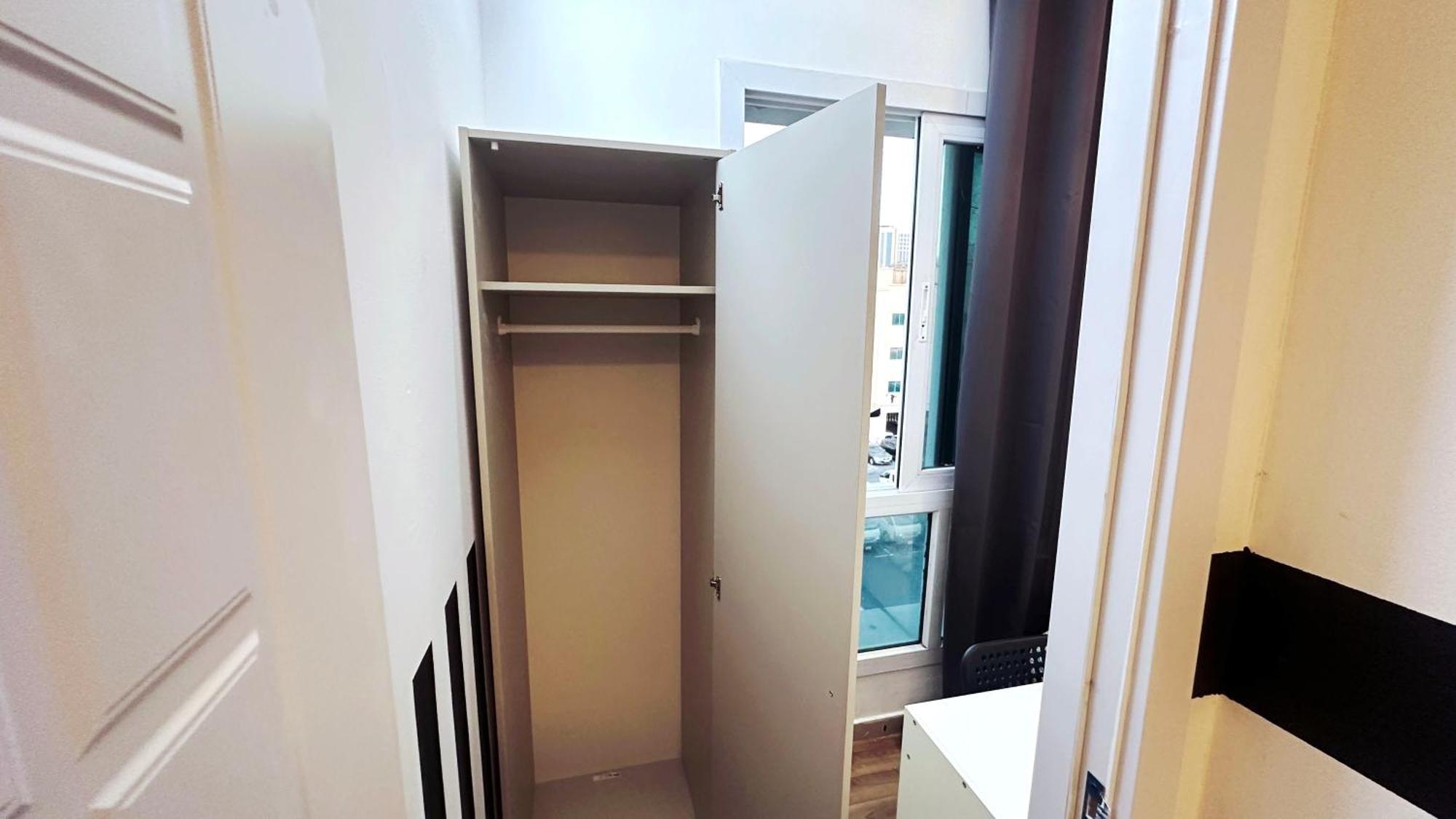 Partition In Al Seef Near Burjuman Metro * Dubai