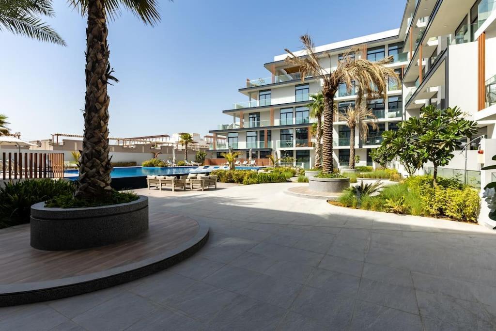 Waves - Comfortable Jvc With Balcony And Maids Dubai