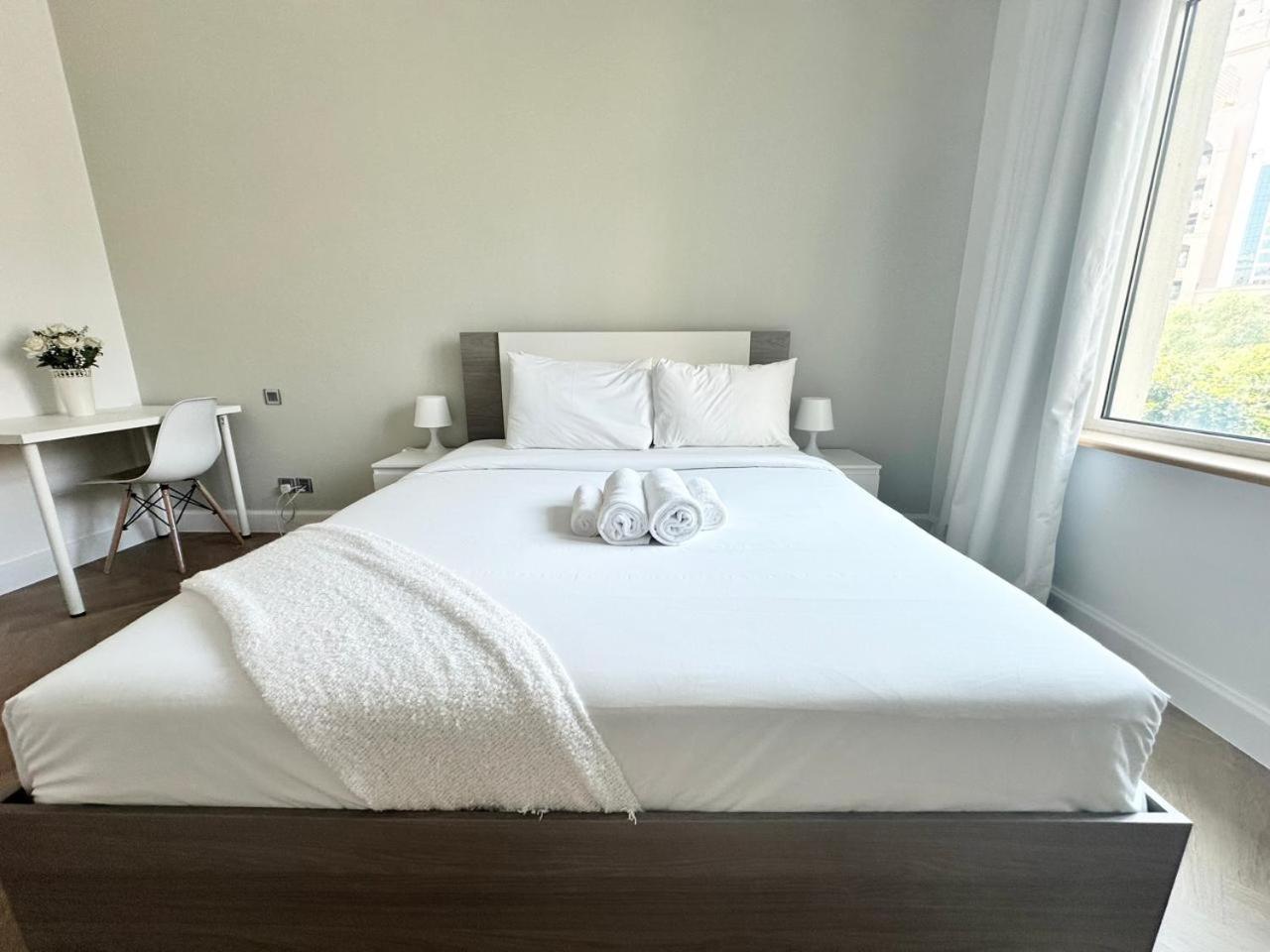 Apartment Tranquil 1br Palm With Access And Park Views Dubai