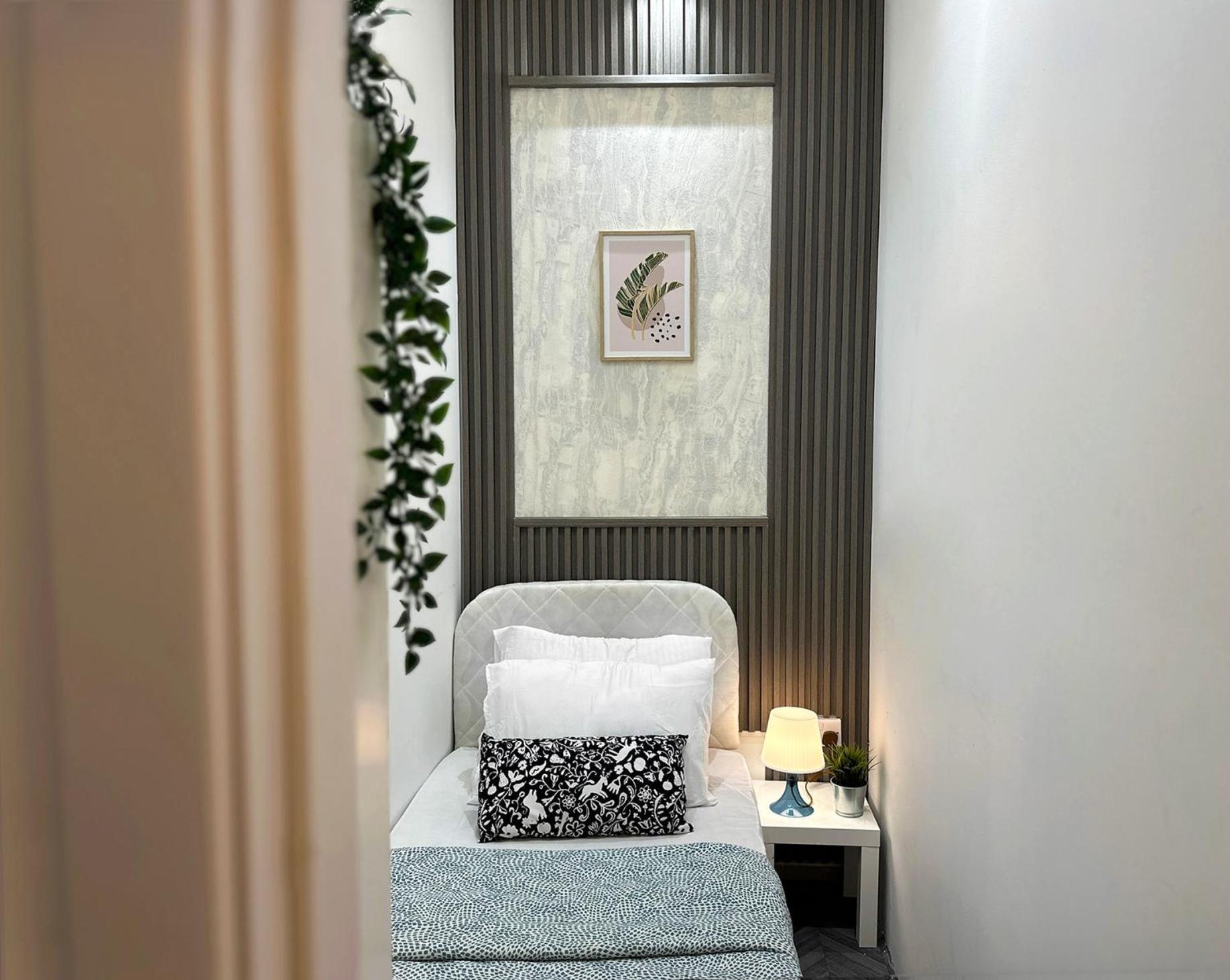 Radiant Parition In Barsha Heights Near Metro Homestay Dubai