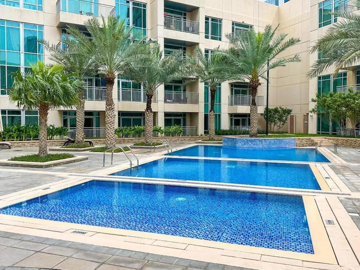 Downtown 1 Bed With A Pool Side Burj Khalifa View