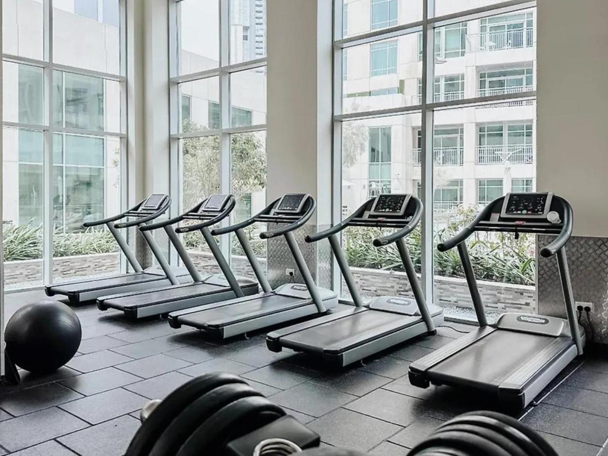 Downtown 1 Bed With A Pool Side Burj Khalifa View Apartment