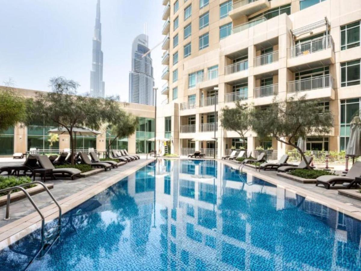Downtown 1 Bed With A Pool Side Burj Khalifa View * Dubai