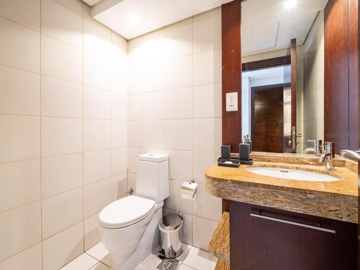 Downtown 1 Bed With A Pool Side Burj Khalifa View
