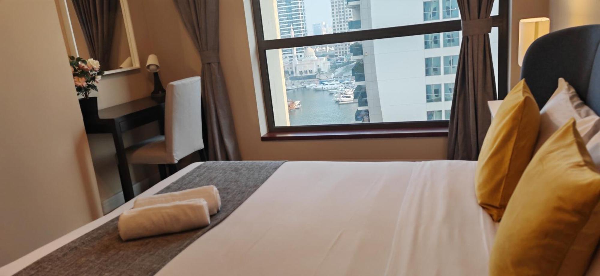 Marina View Luxury Condo: Spacious 2bd Steps From Jbr *