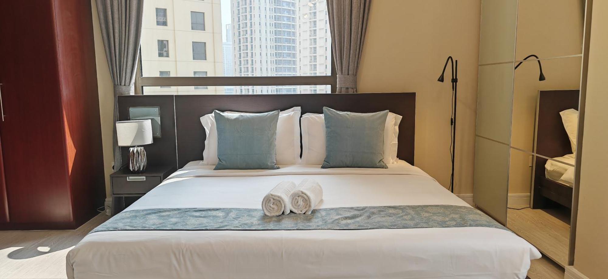 Apartment Marina View Luxury Condo: Spacious 2bd Steps From Jbr