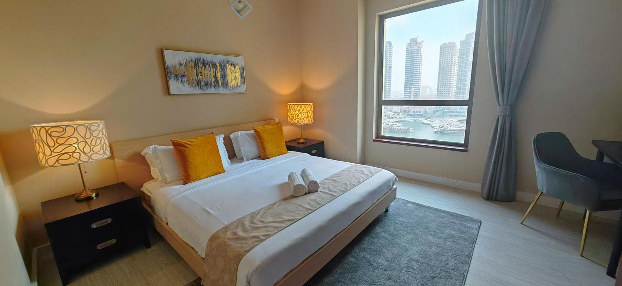 Marina View Luxury Condo: Spacious 2bd Steps From Jbr Apartment Dubai