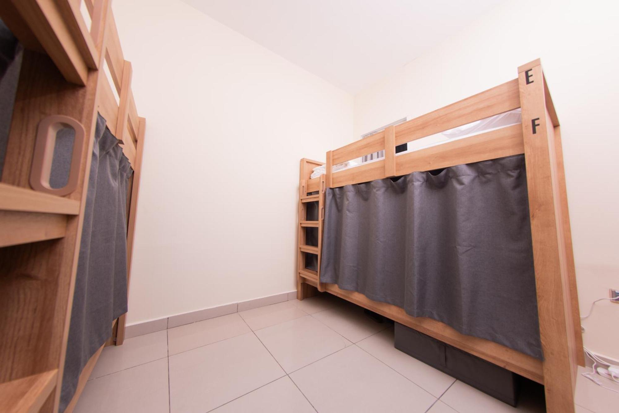 Hostel Dhostels - Marina Palm View Dubai