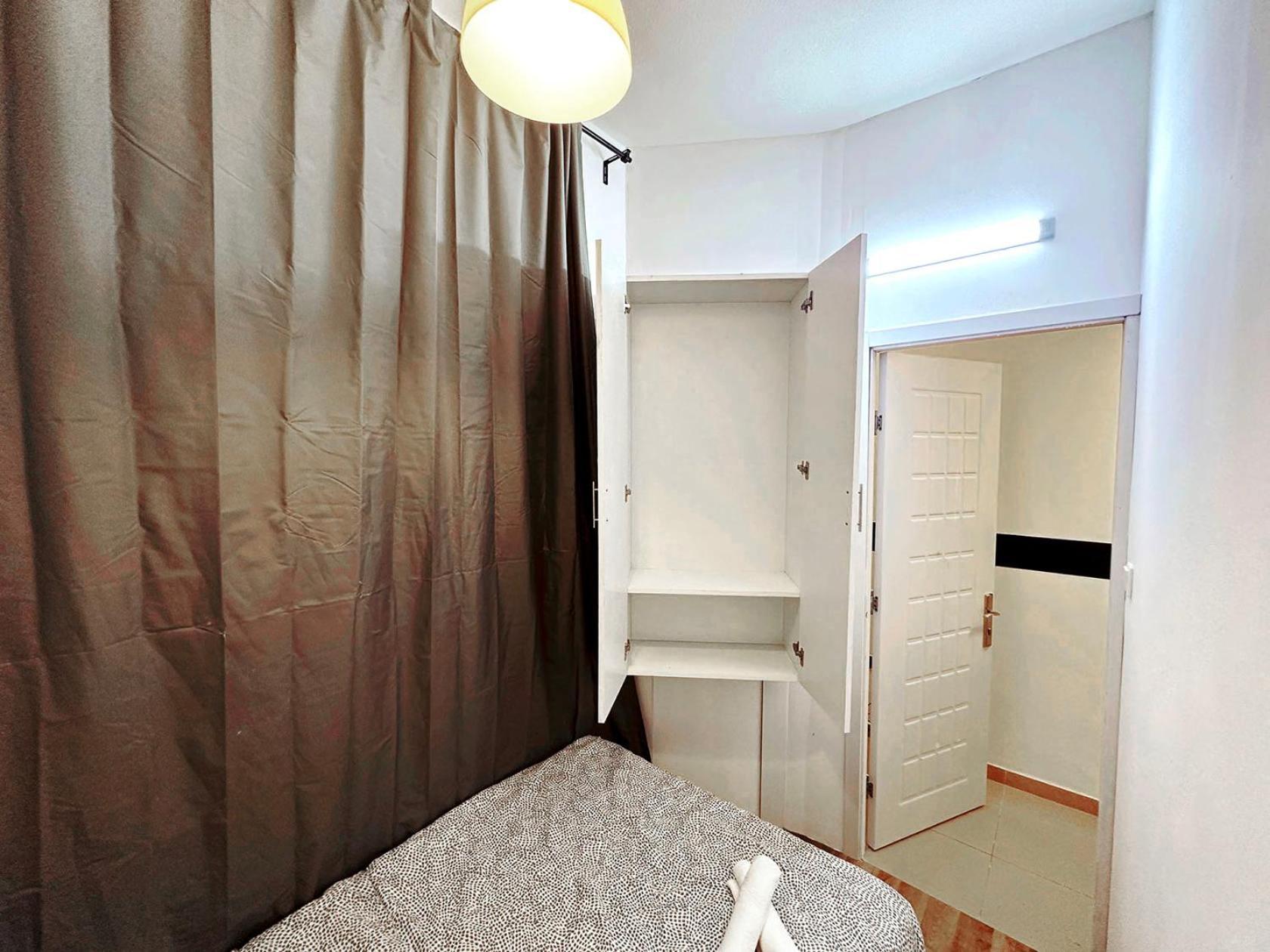 Inspire Partition In Al Seef Near Burjuman Metro Homestay Dubai