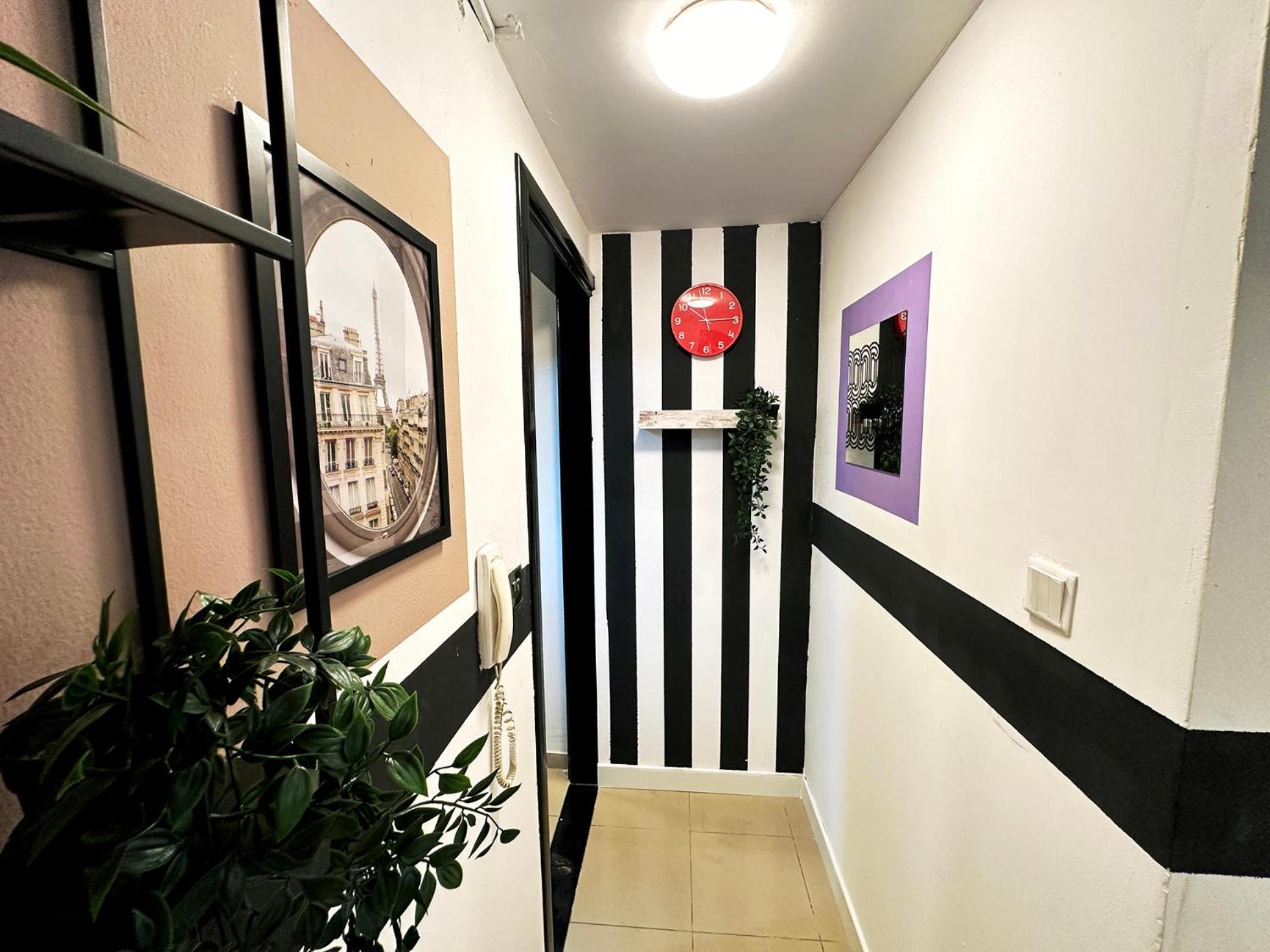 Inspire Partition In Al Seef Near Burjuman Metro Homestay *