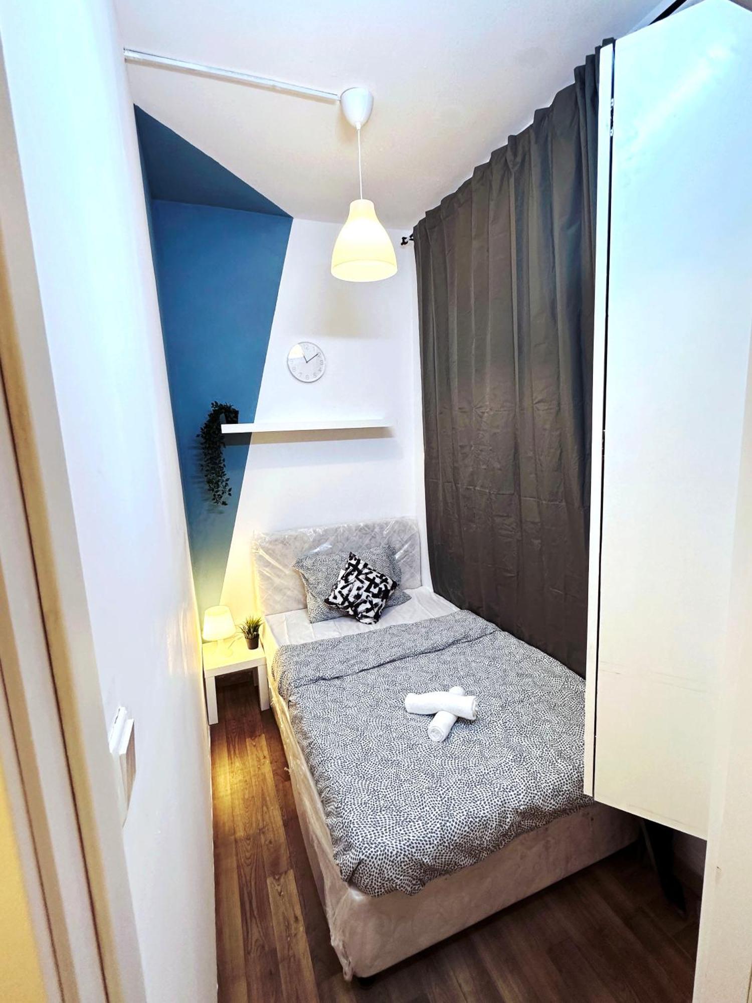 Homestay Inspire Partition In Al Seef Near Burjuman Metro *
