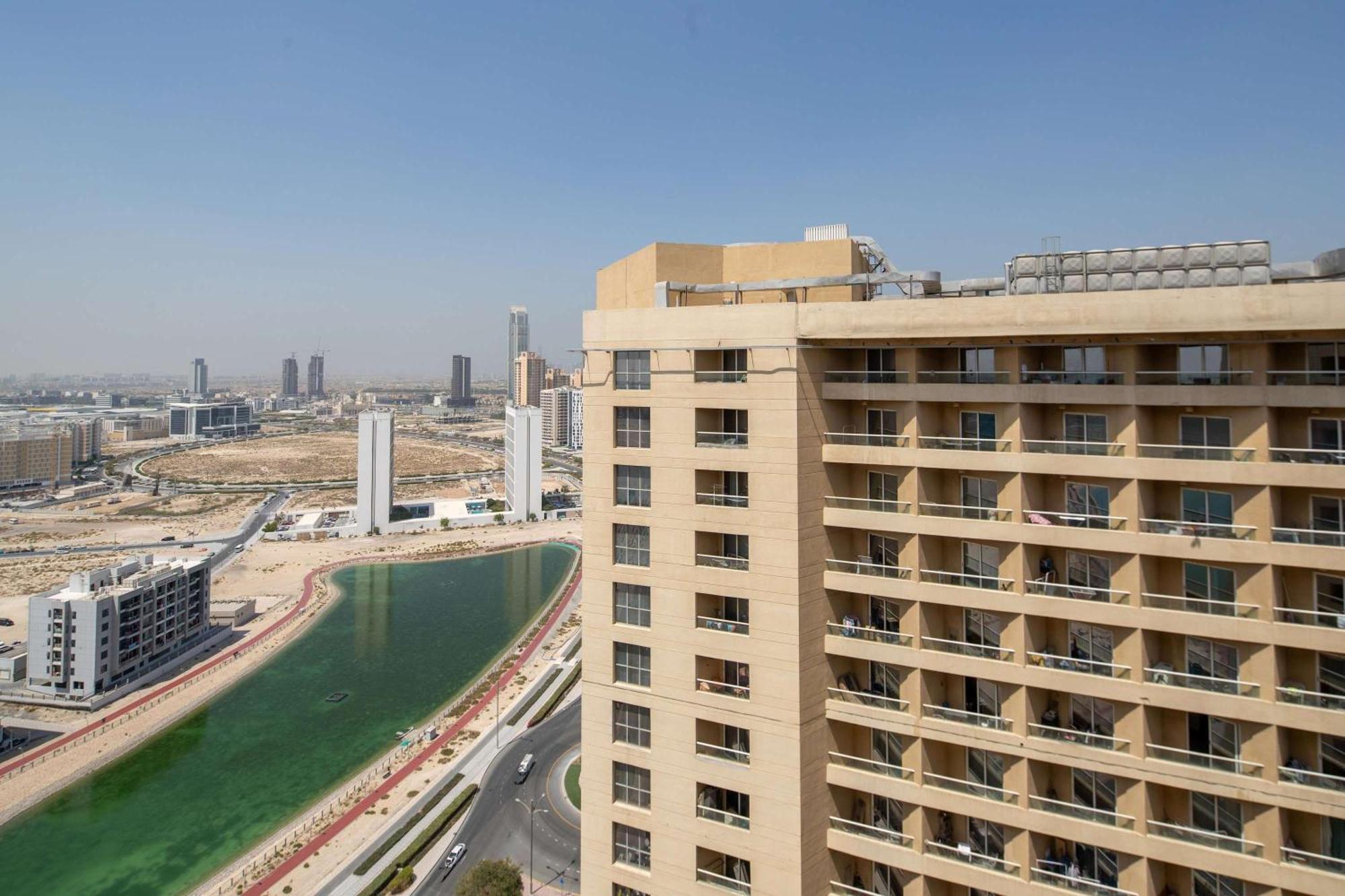 Frank Porter - Lakeside Tower C Apartment *