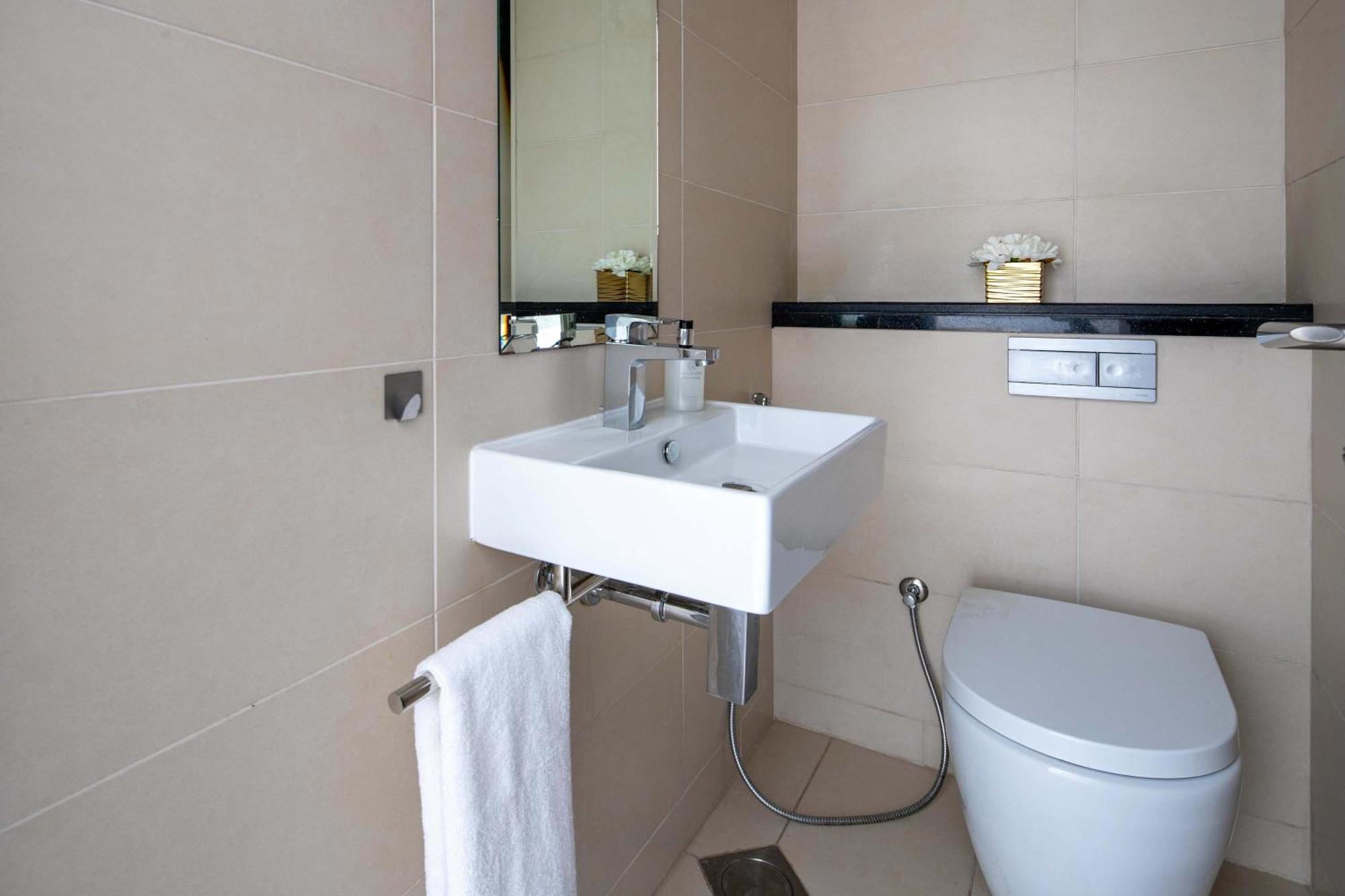 Frank Porter - Silverene Tower B Apartment *