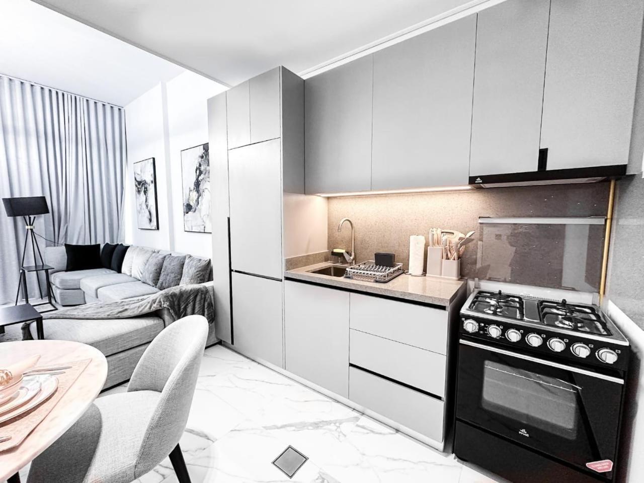 Apartment Upgraded 1bdr In Mag 930 , Al Merkadh